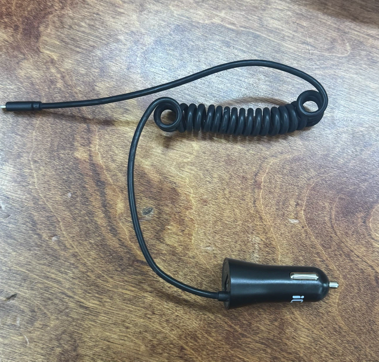 Car charger - photo 2