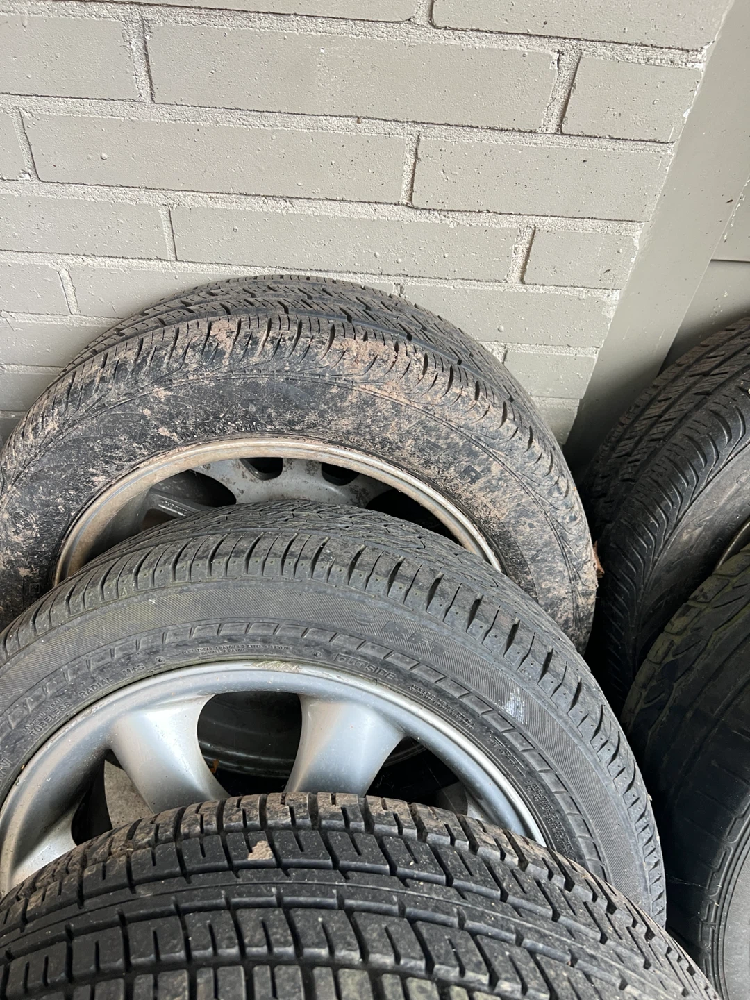 Set of 4 Motomaster Tires with Alloy Rims - photo 4