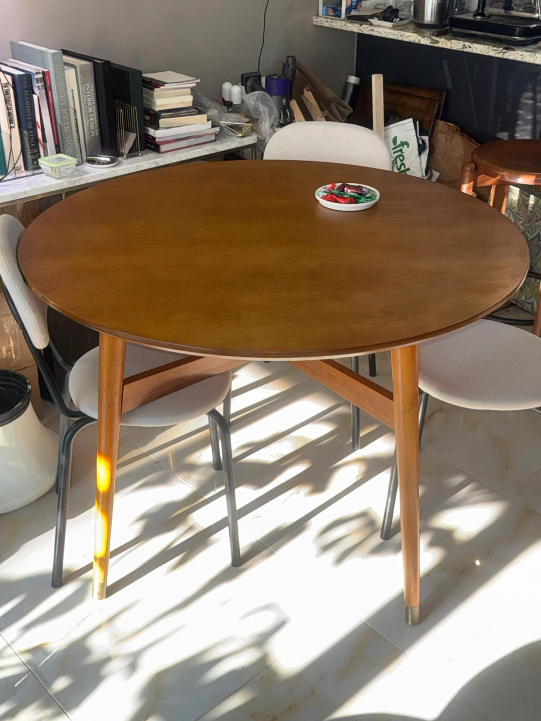 Mid-century Morden Round Wood Dining Table - photo 2