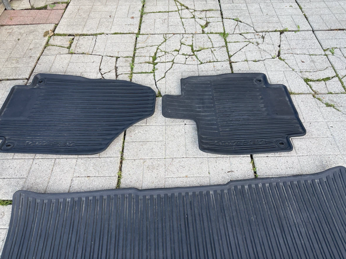 Honda Odyssey Rubber Floor Mats Set - photo 2