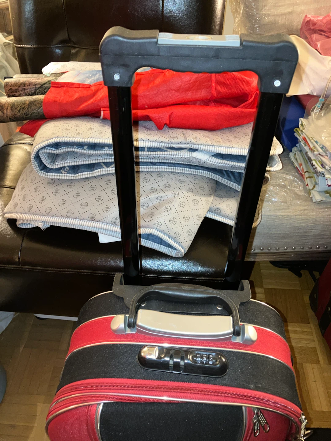 Euro Emporio Red and Black Rolling Carry-on - photo 2