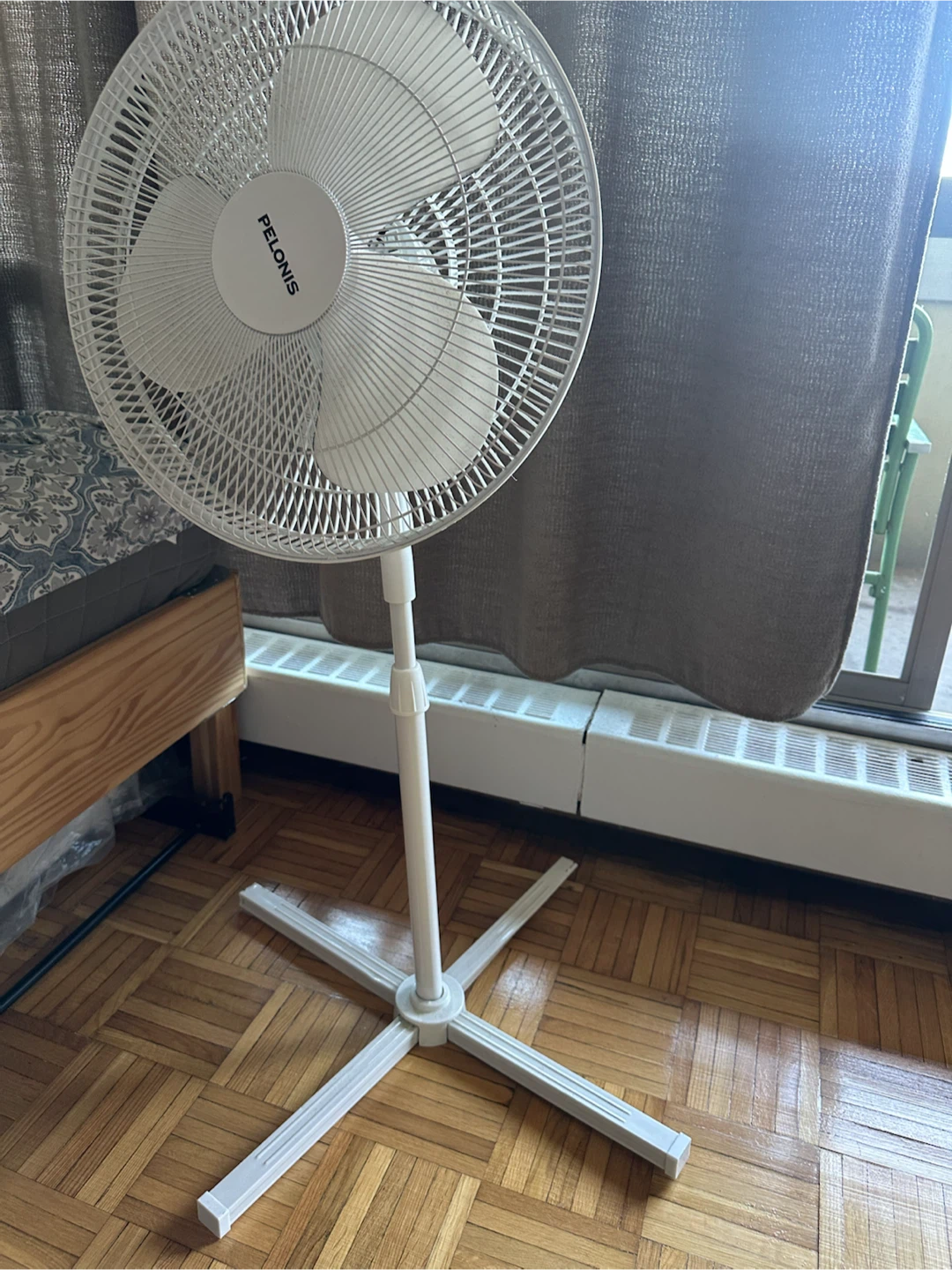 Pelonis White Standing Fan