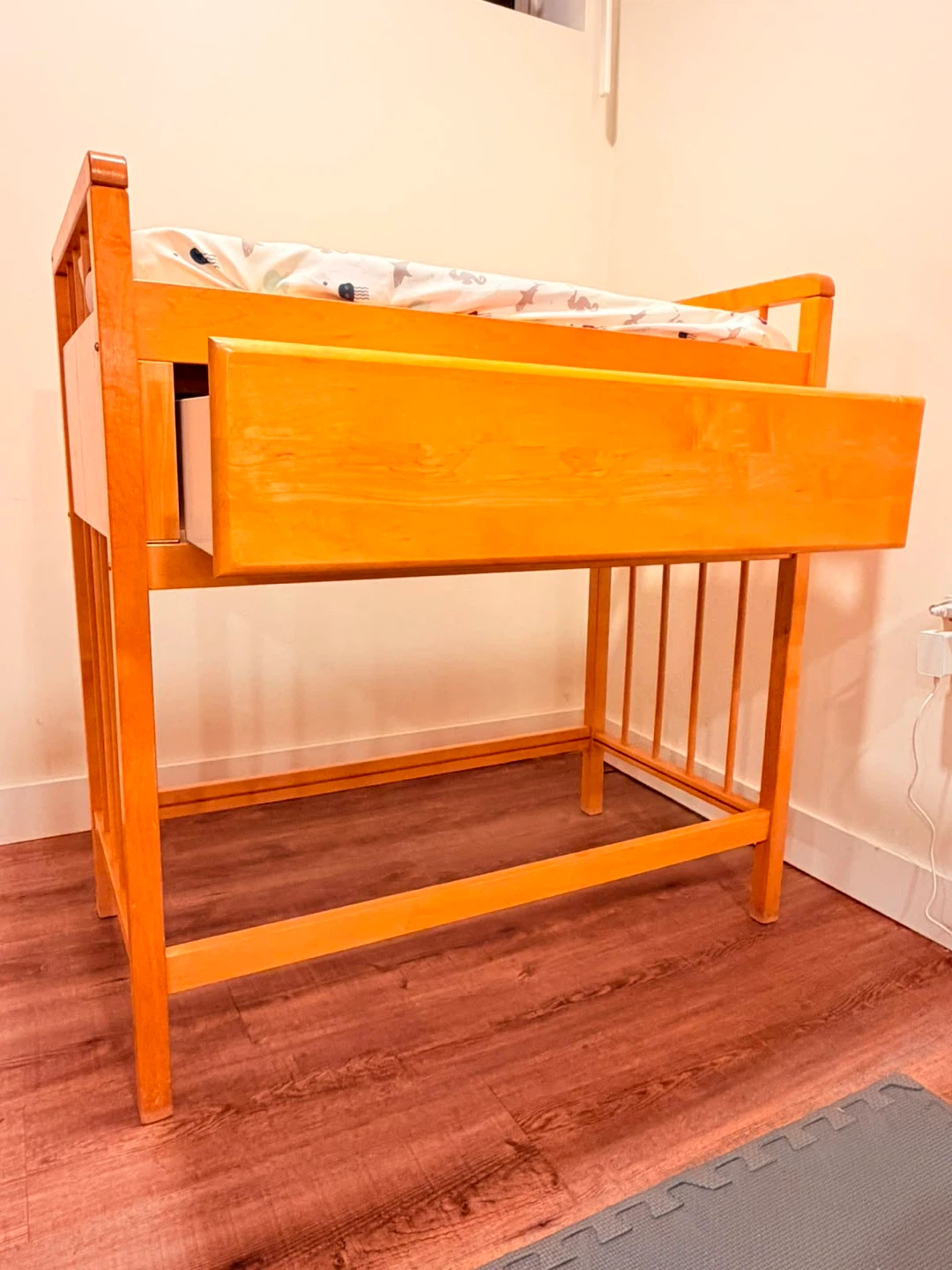 Solid Wood Baby Changing Table + Soft Foam Pad - photo 2