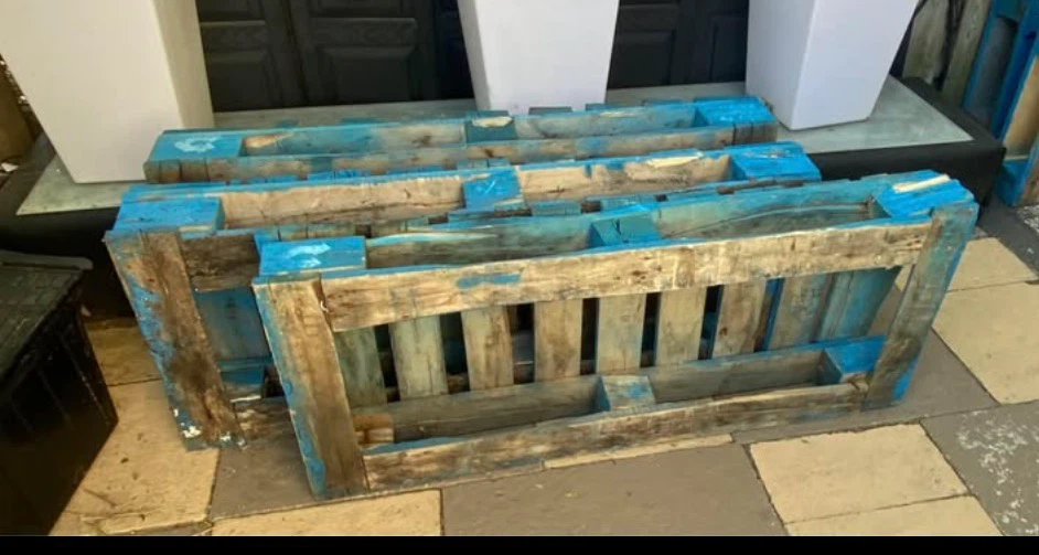 4  Pallets skids Free - photo 2