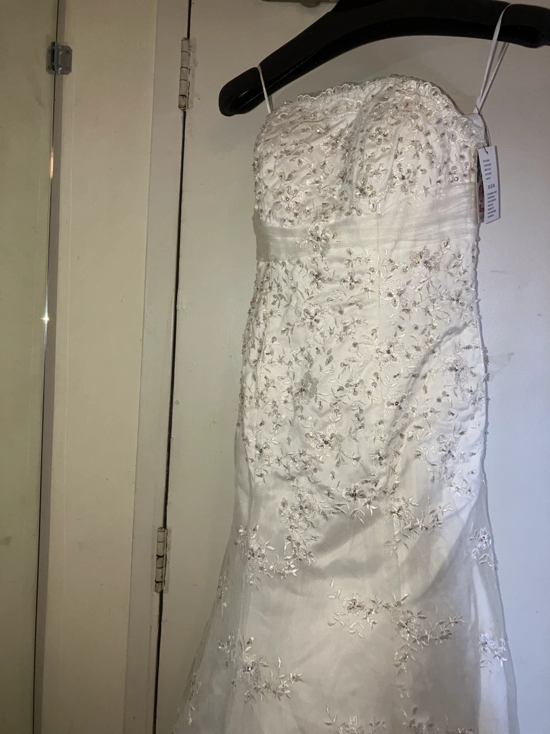White strapless wedding dress with bead and lace embellishments - photo 3