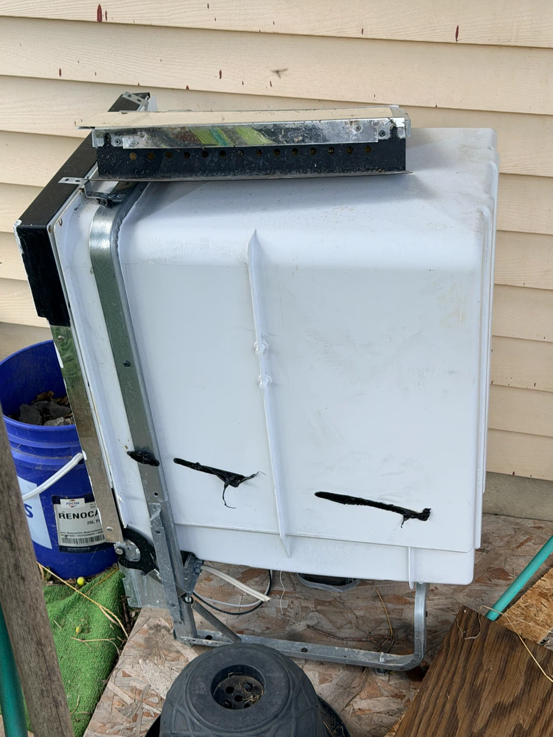 Frigidaire Dishwasher - photo 2