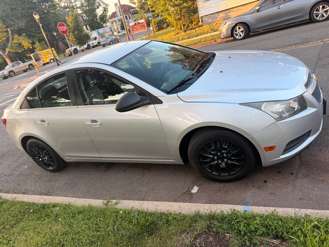 Silver Chevrolet Cruze Sedan - photo 2