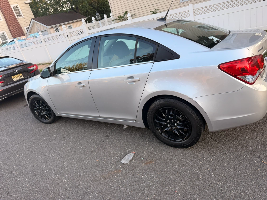 Silver Chevrolet Cruze Sedan - photo 3