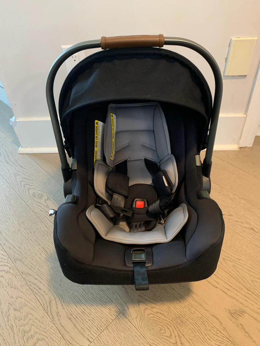 Nuna Pipa Infant Car Seat and Base- Expires 2029!