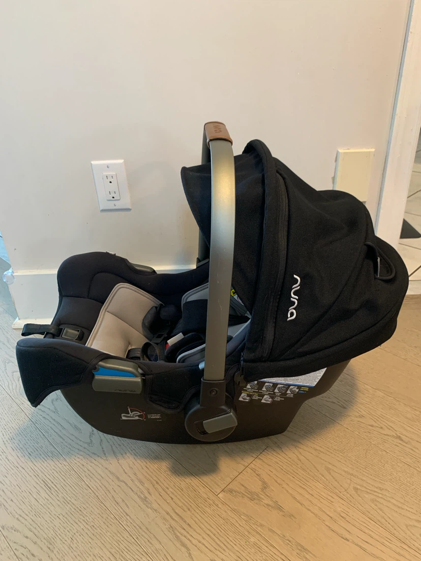 Nuna Pipa Infant Car Seat and Base- Expires 2029! - photo 4