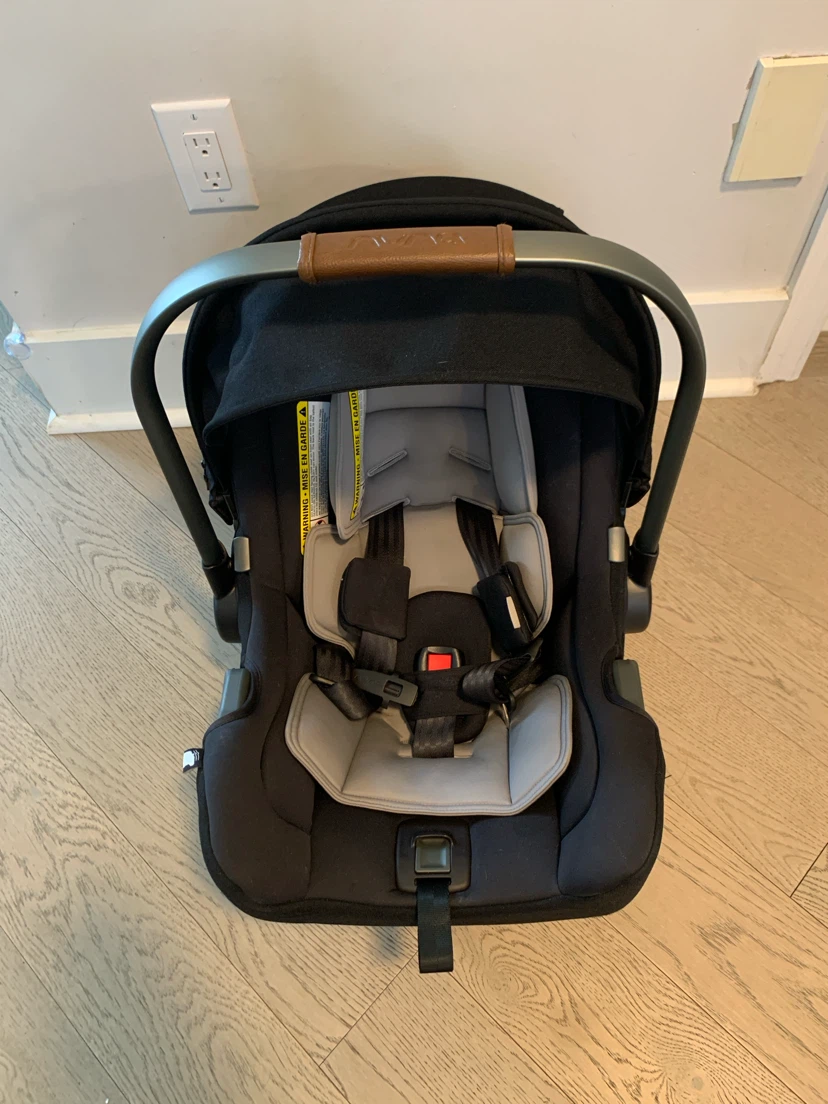 Nuna Pipa Infant Car Seat and Base- Expires 2029! - photo 5