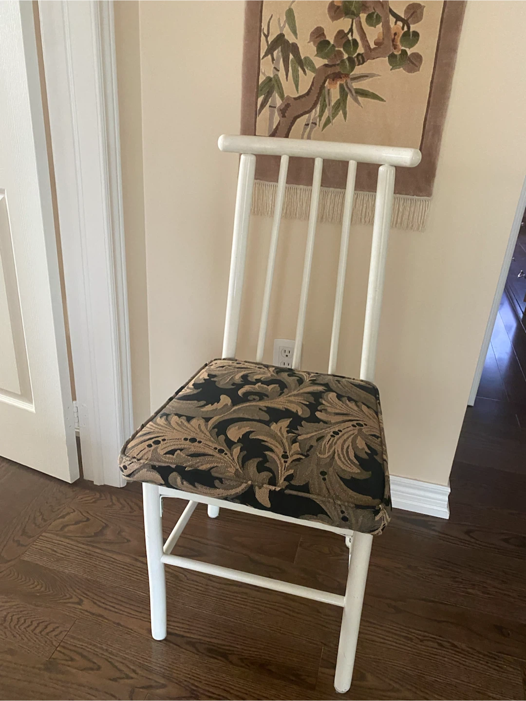 White Spindle Back 4 Chairs with Floral Cushion - photo 5