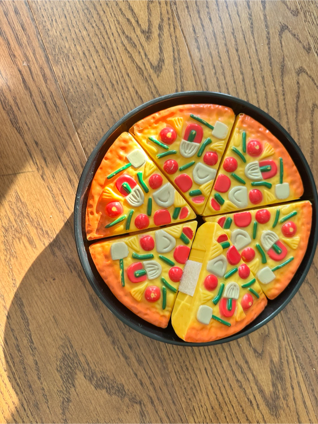 Toy Pizza with pizza pan