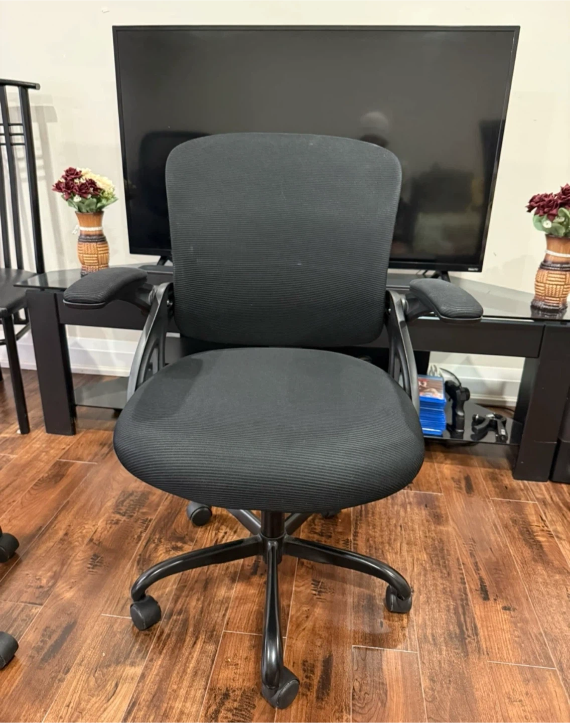 Black Mesh Task Chair - photo 2
