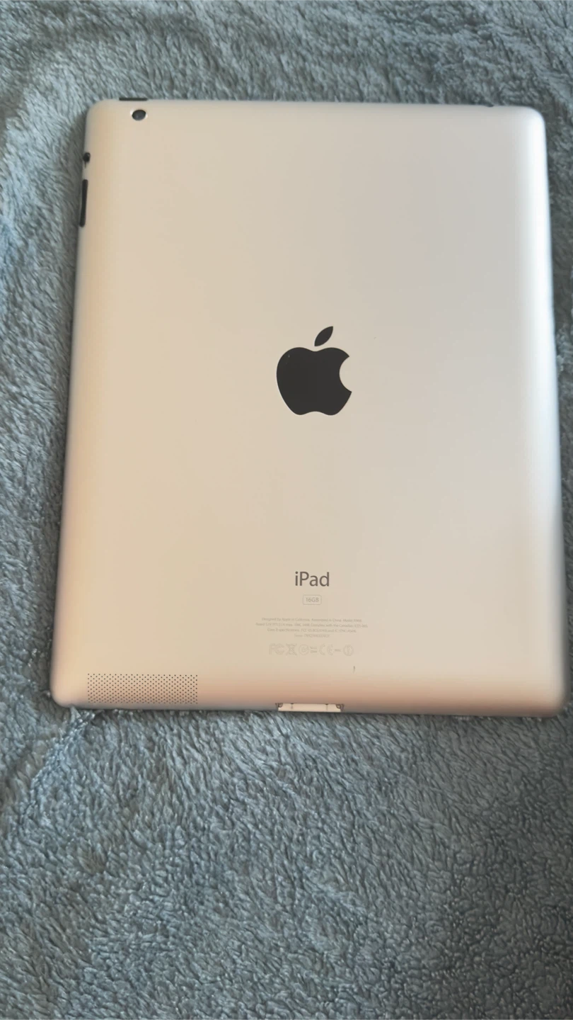 Apple iPad - photo 2