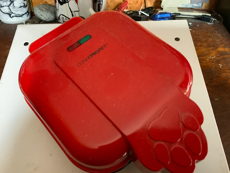 CONAIRPROPET Red Bone-Shaped Treat Maker - photo 4