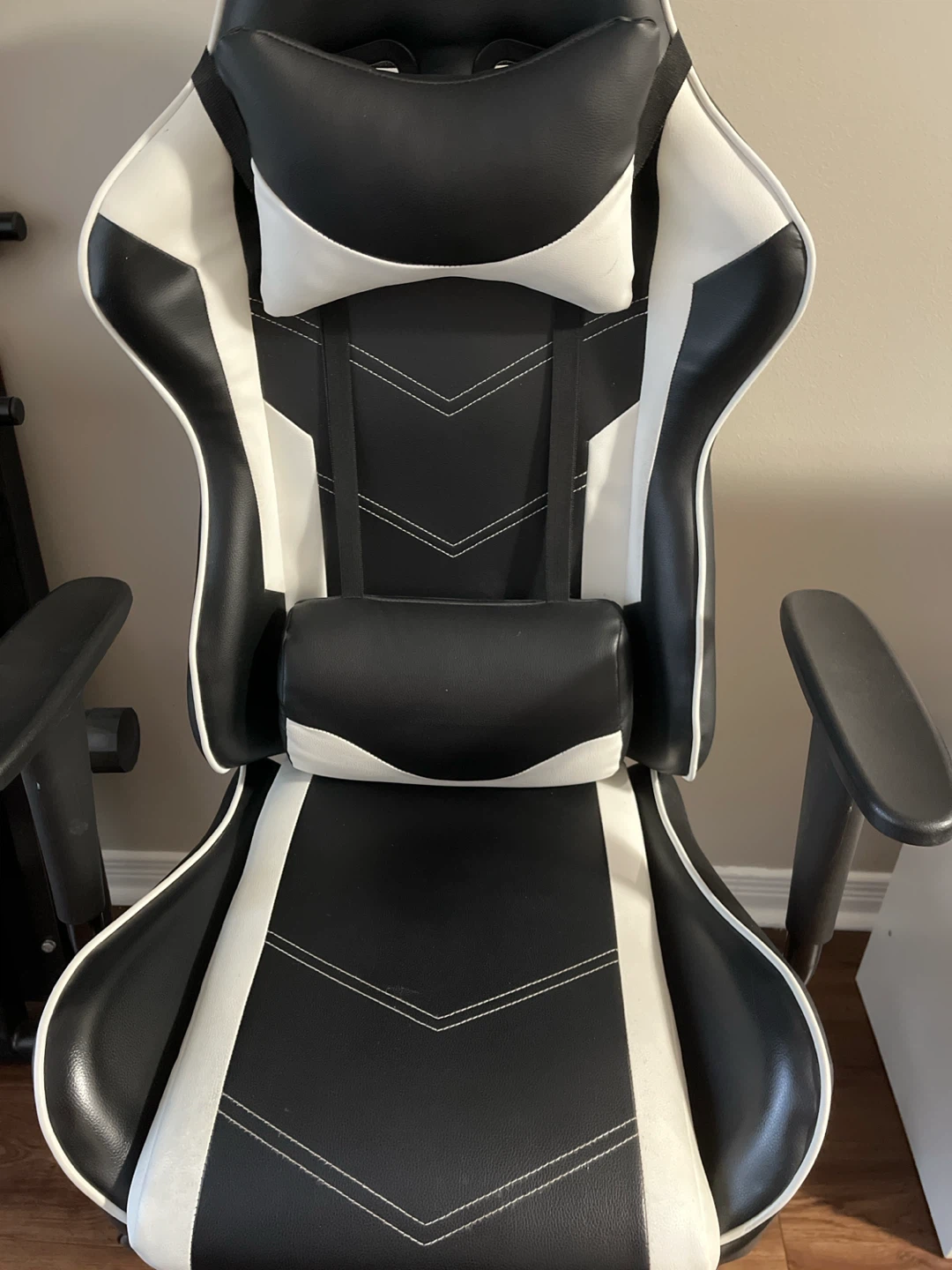 Black and White Gaming Chair with Footrest - photo 2