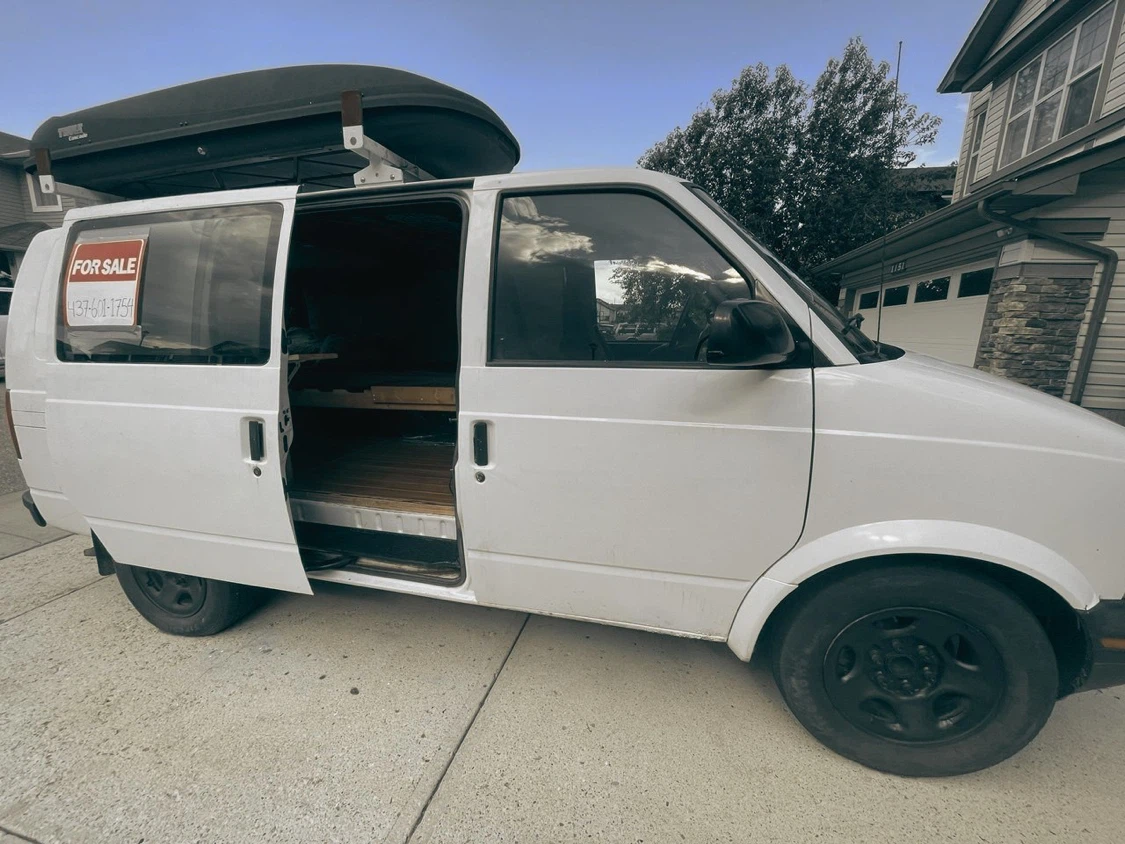 2004 GMC Safari camper conversion - photo 2