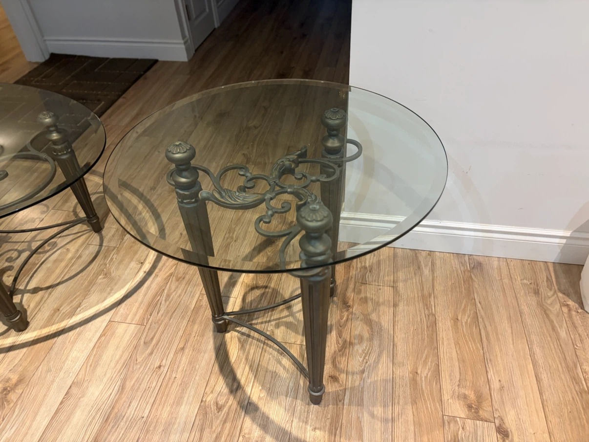 glass top side table, round - photo 2