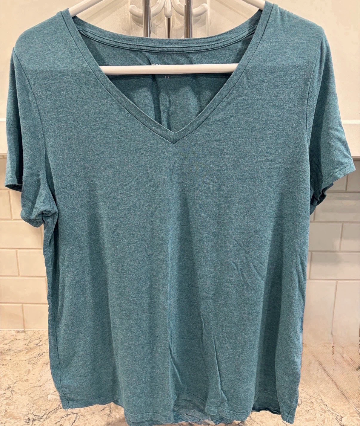 Reitmans Essentials Women’s Teal V-Neck Stretch T-Shirt (Size L)
