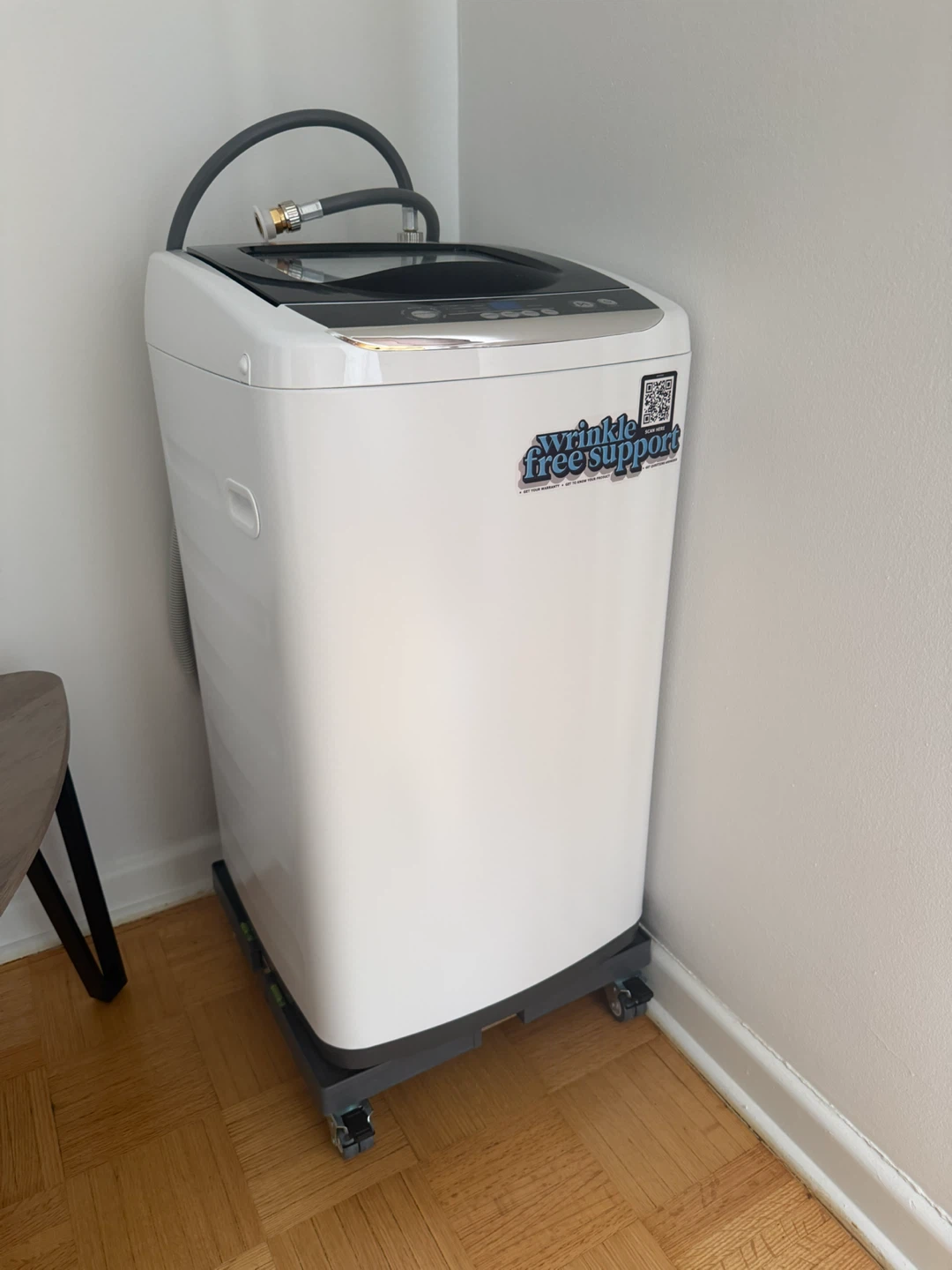 Black and Decker SMALL PORTABLE WASHING MACHINE + movable base