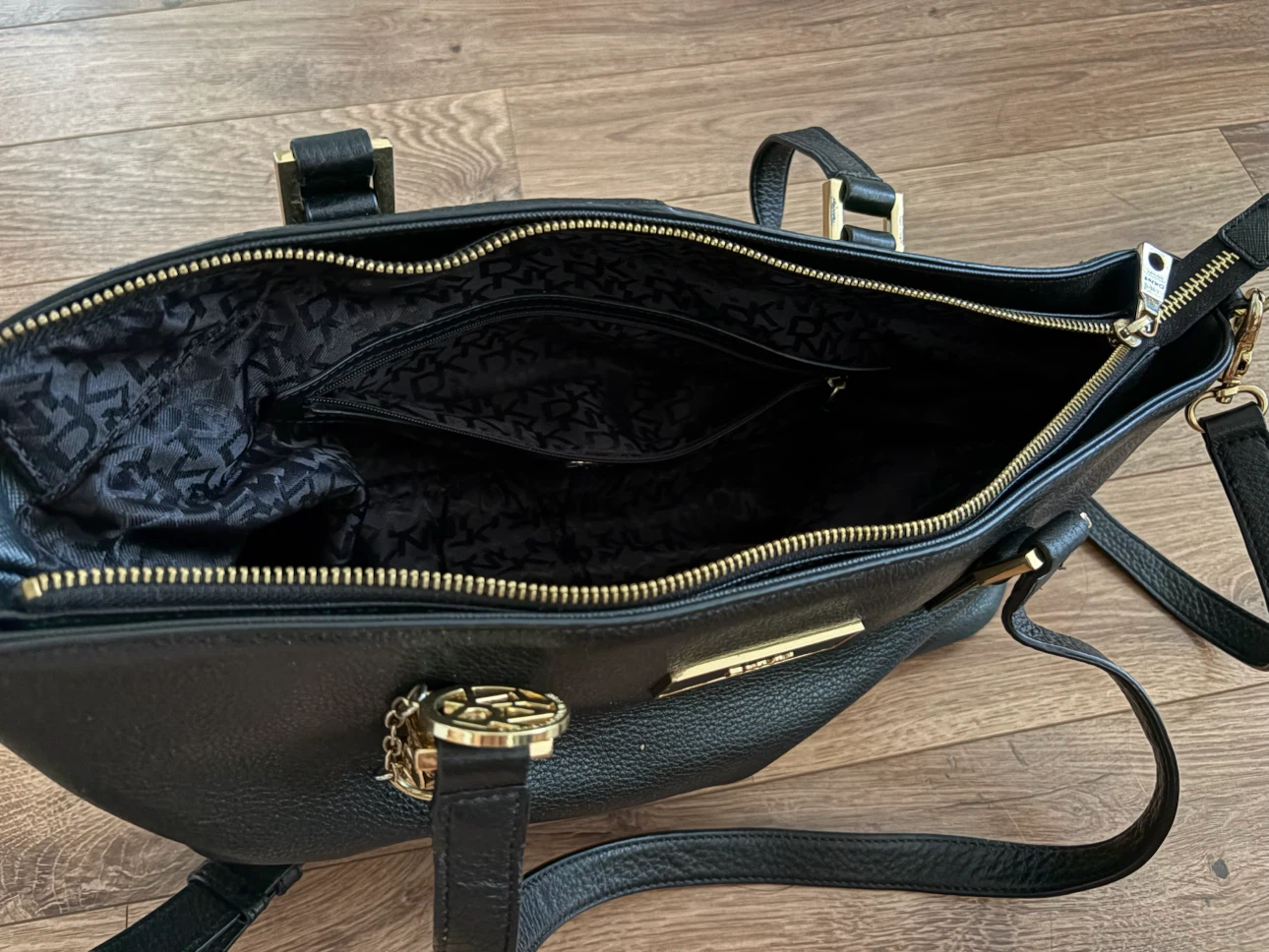 DKNY Black Leather Tote Bag with Crossbody Strap - photo 2