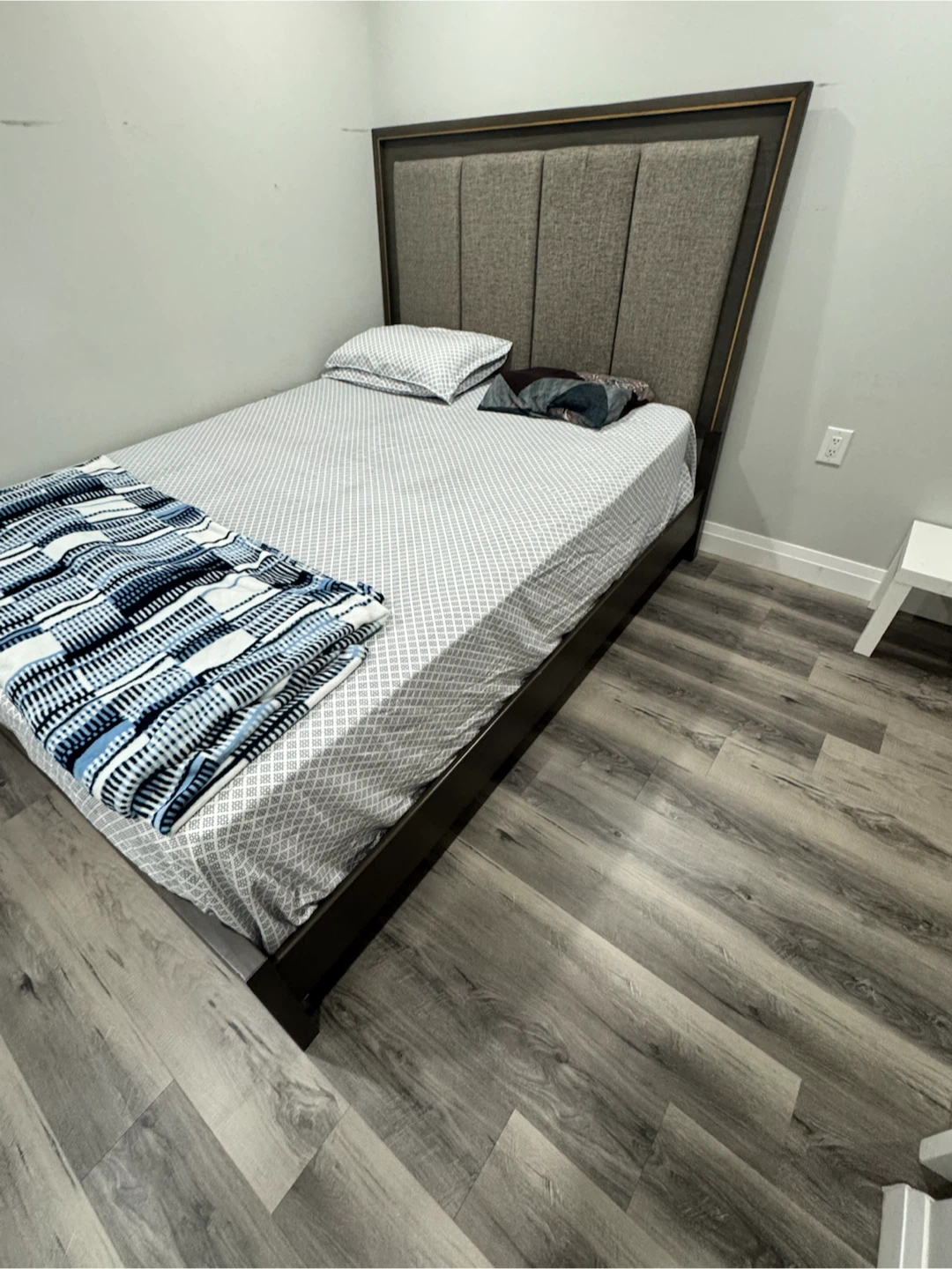 Modern Upholstered Queen Bed Frame - photo 2