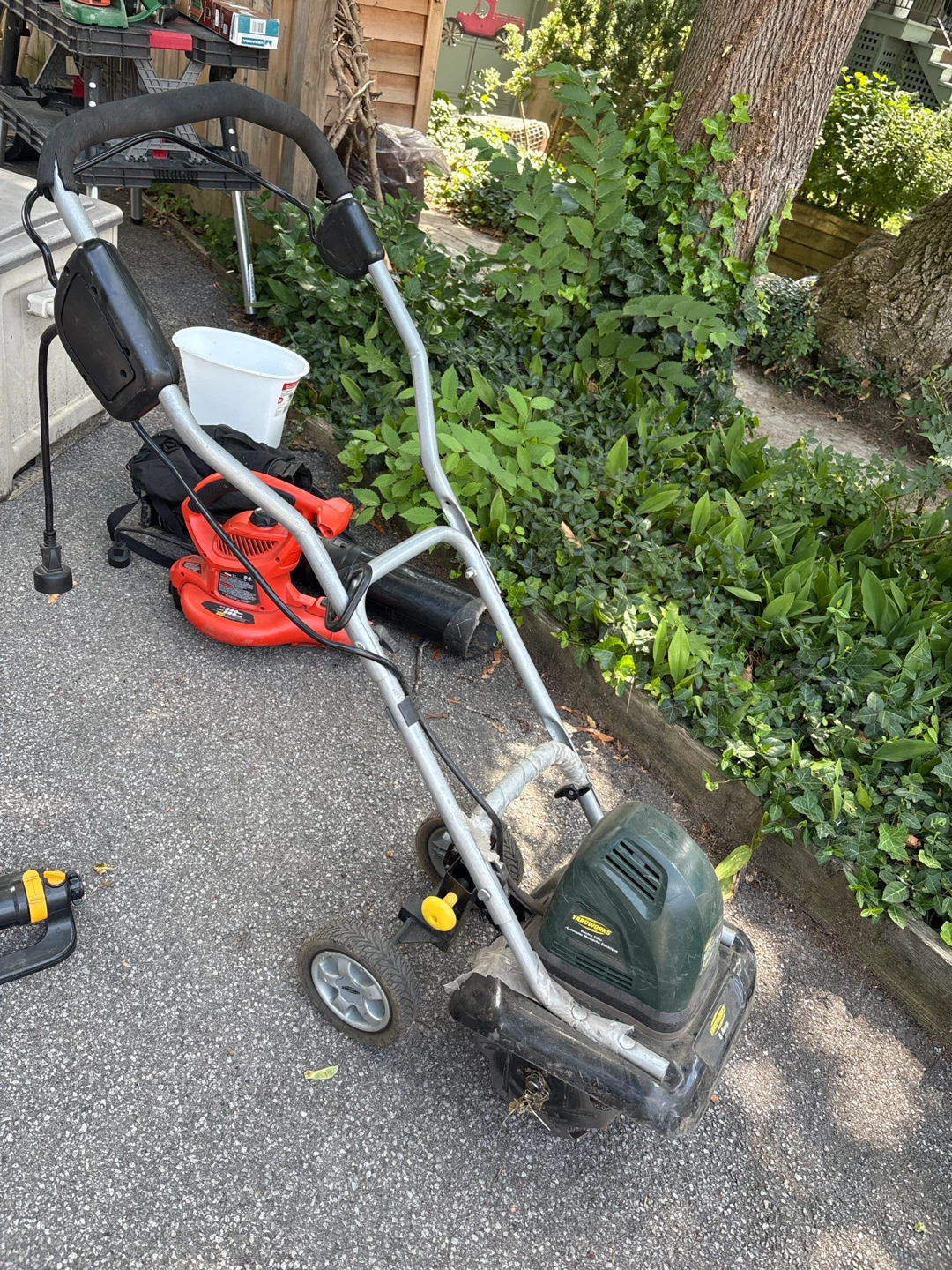 YARDWORKS Electric Tiller - 8 Amp
