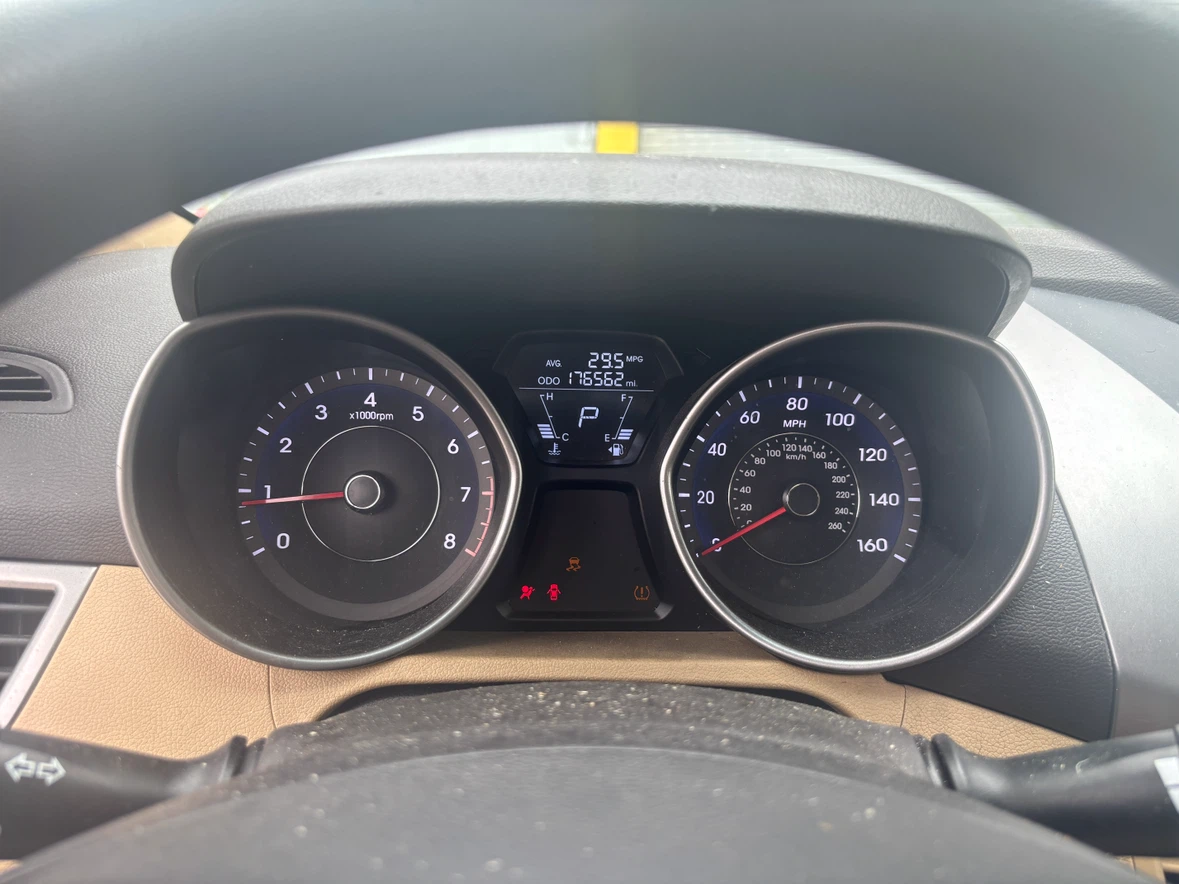 Hyundai Elantra Sedan - photo 2