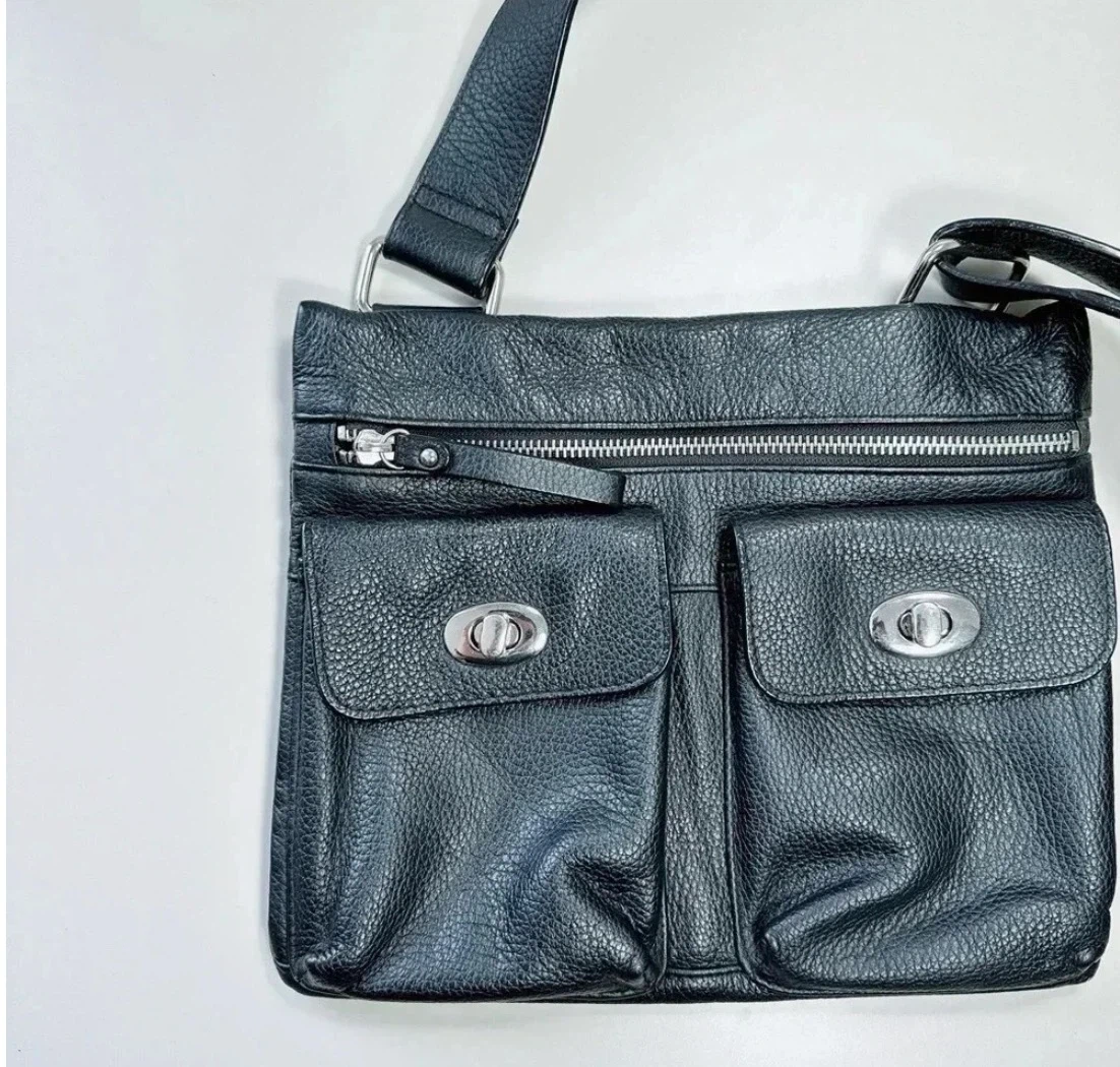 Danier : Black Leather Crossbody Bag with Silver Hardware - photo 2