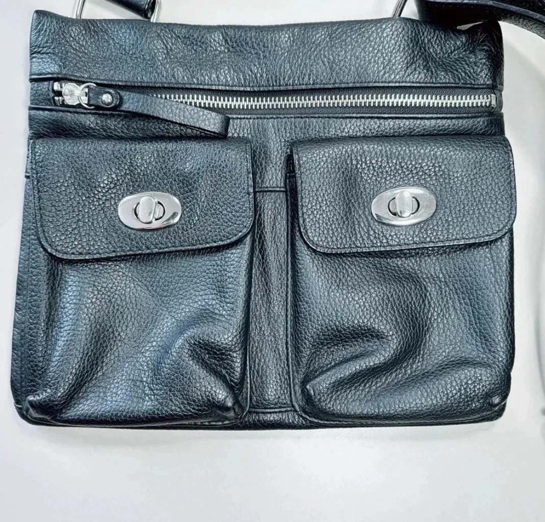Danier : Black Leather Crossbody Bag with Silver Hardware - photo 5