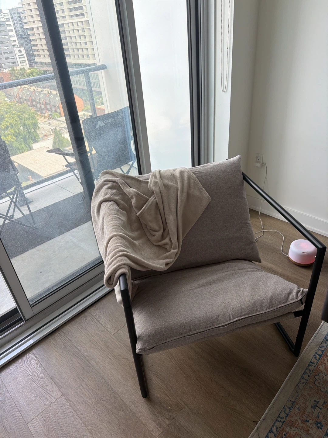 Modern Accent Chair with Metal Frame
