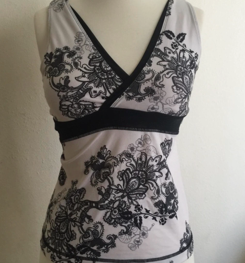 Lululemon Paisley Print V-Neck Tank Top- Size 4