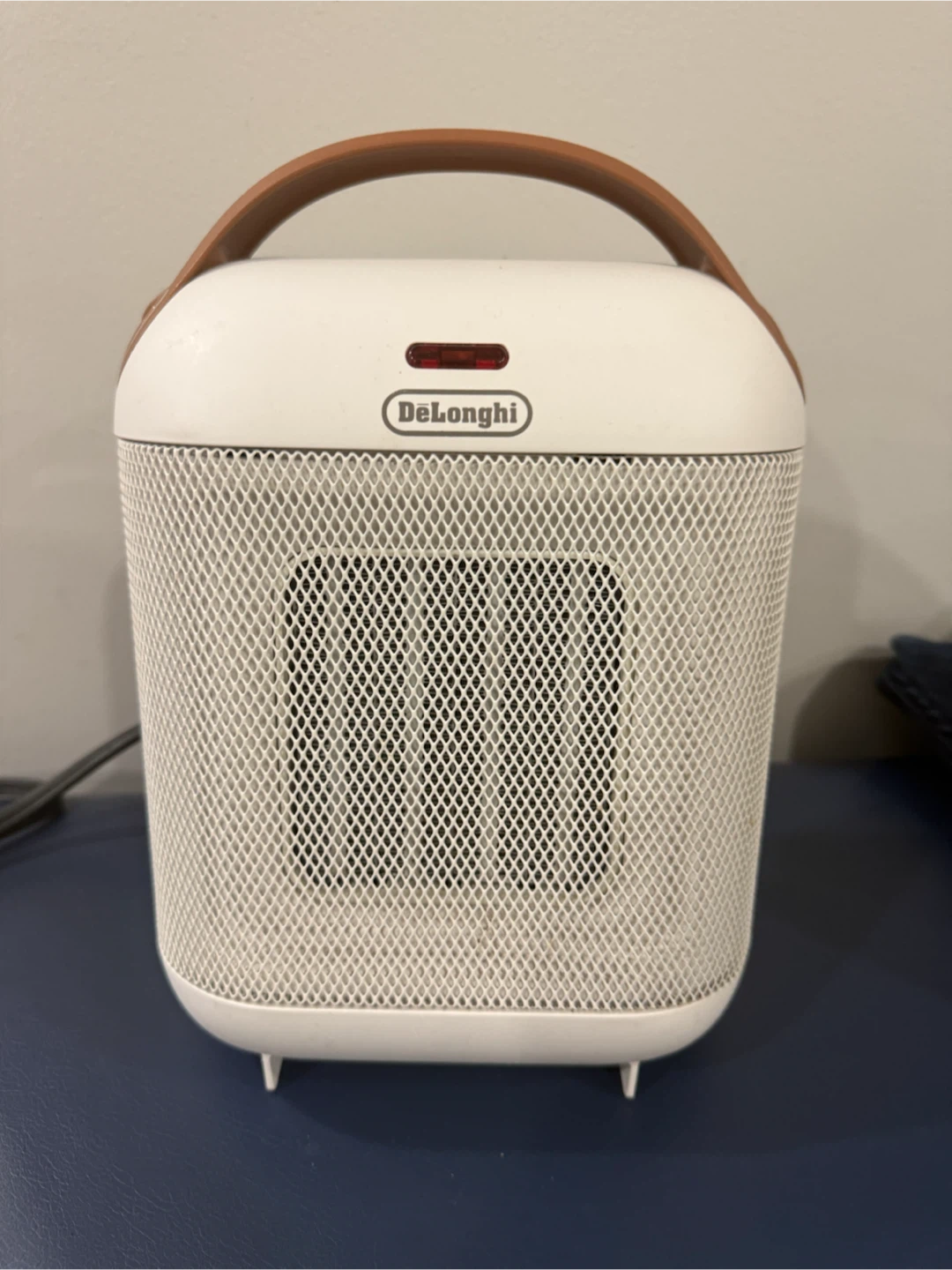 DeLonghi Capsule Ceramic Heater 1500 Watts