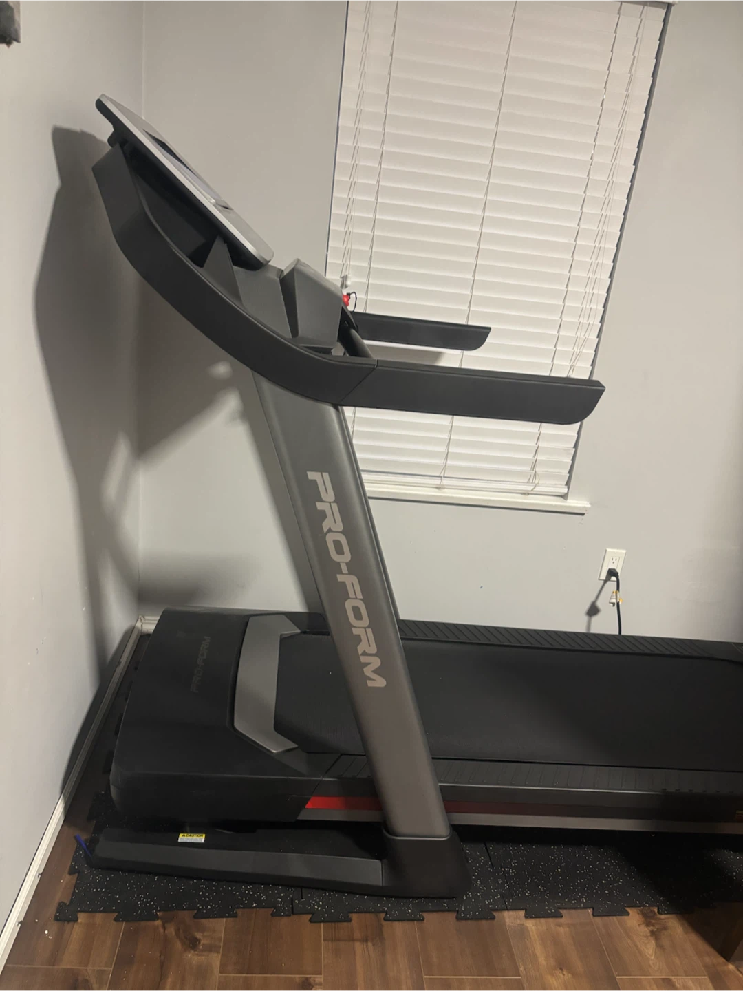 ProForm Pro 2000 Smart Treadmill with 10" HD Touchscreen - photo 3