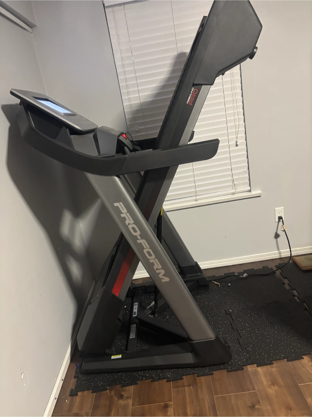 ProForm Pro 2000 Smart Treadmill with 10" HD Touchscreen - photo 4