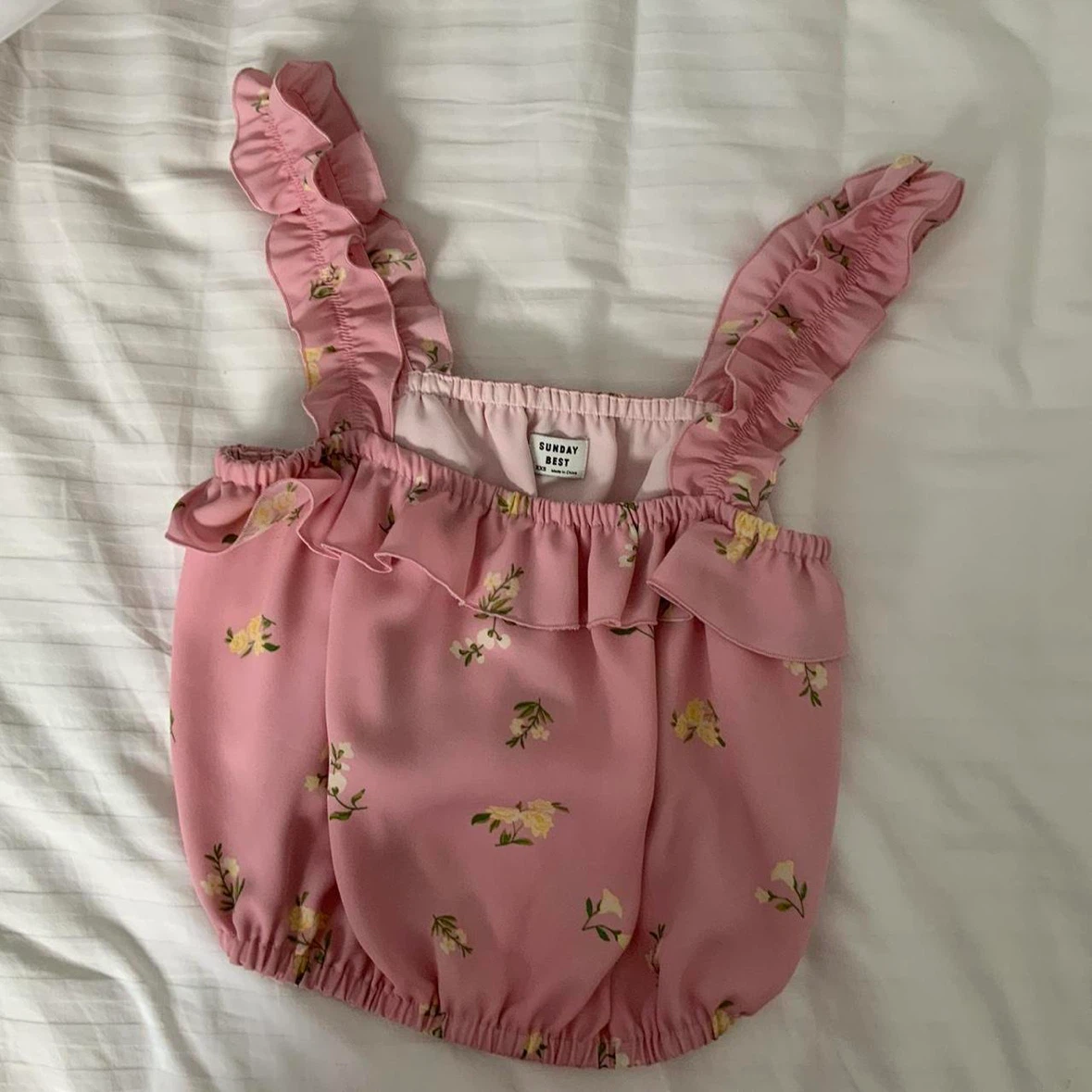 Aritzia: Sunday Best Pink Floral Ruffle Crop Top XXS - photo 2