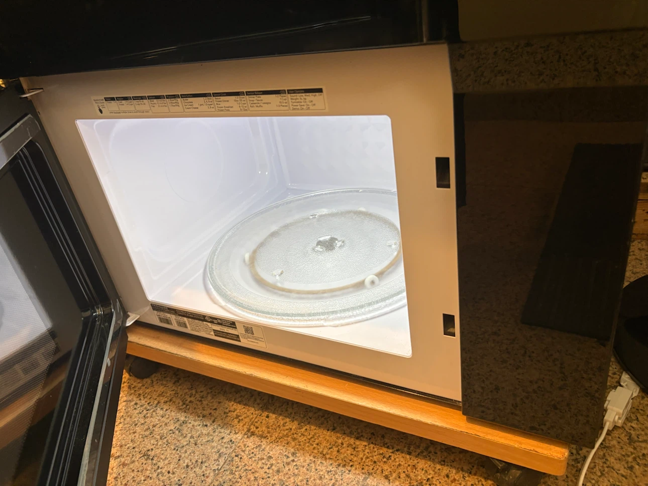 Frigidaire 24” Over the Range Microwave Oven - photo 3