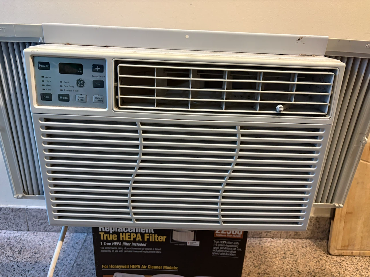 GE 6000 BTU Air Conditioner - photo 2