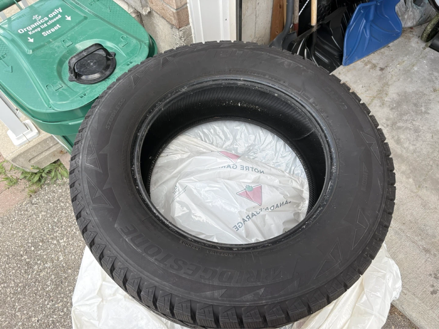 Bridgestone Blizzak P255/65R18 Snow Tire