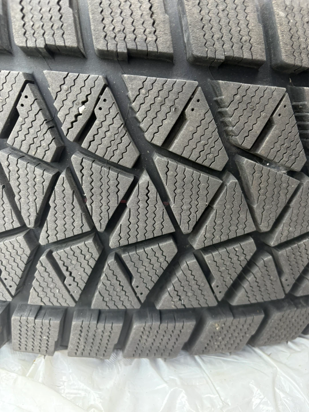 Bridgestone Blizzak P255/65R18 Snow Tire - photo 5