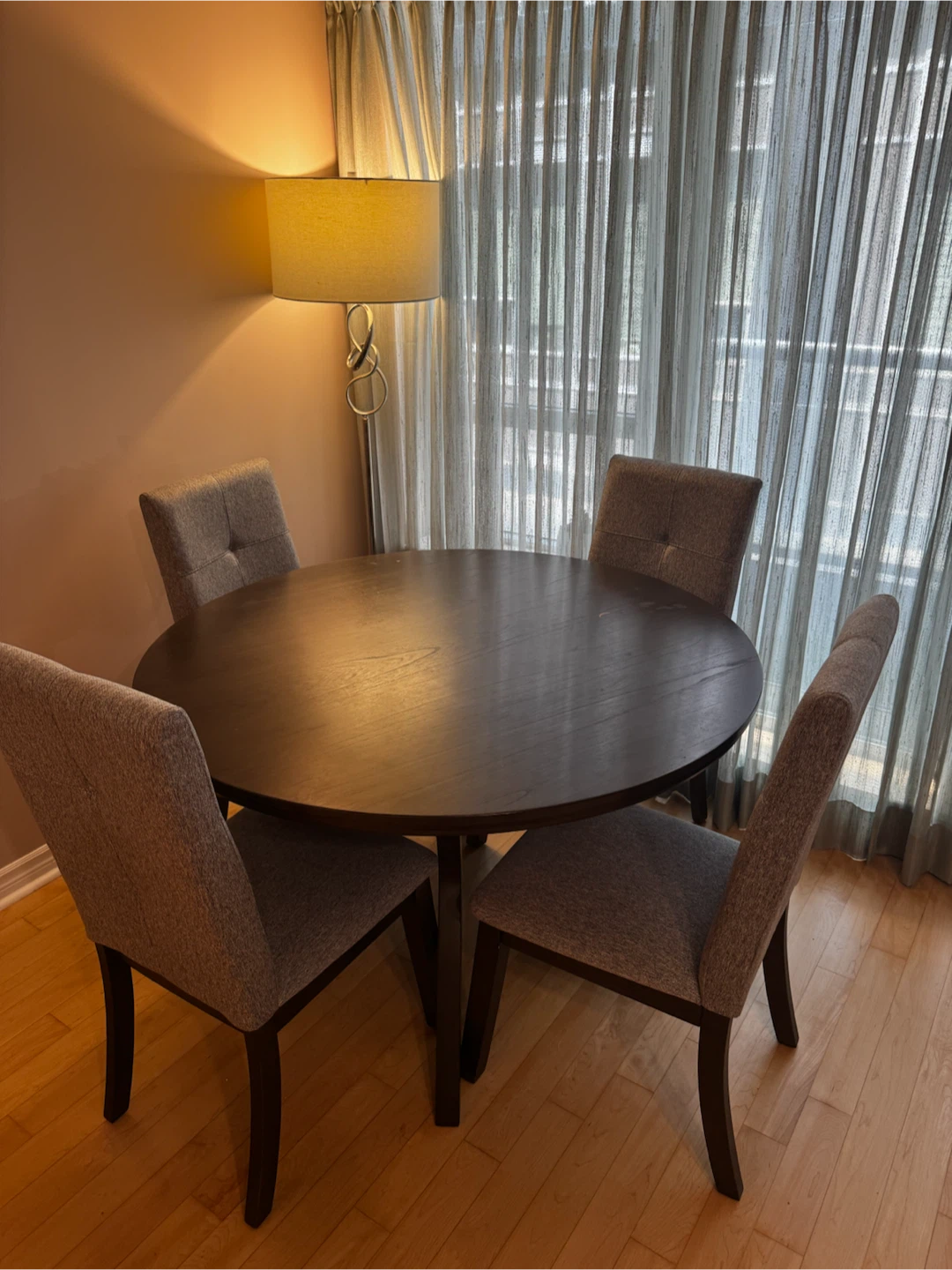 Round Dining Table and 4 Chairs Set