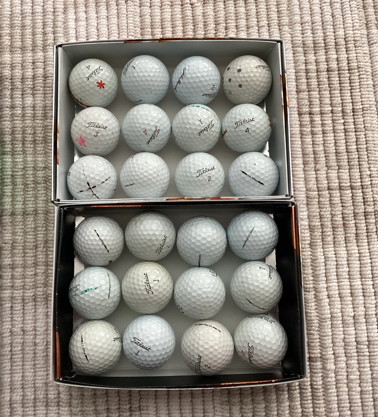 4 Dozen Used Titleist and Bridgestone Golf Balls - photo 2