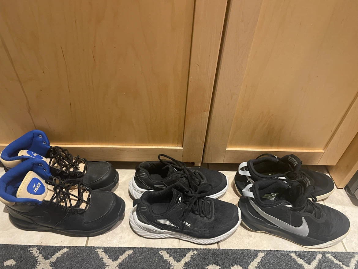 Nike Youth Size 7Y Black Basketball Shoes