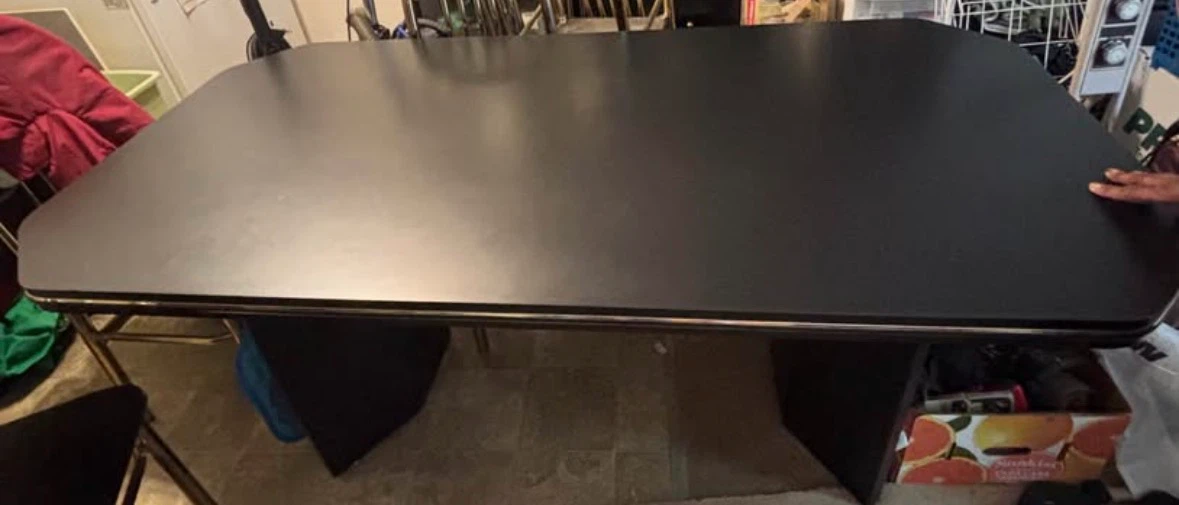 Wood table with gold rim - photo 2