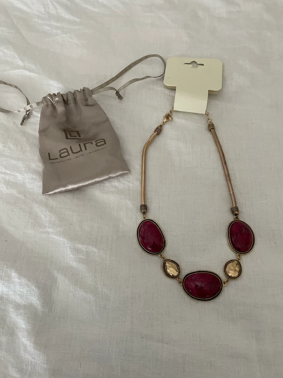 Laura necklace with red stones