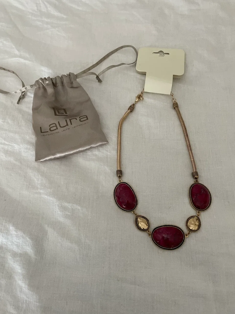 Laura necklace with red stones