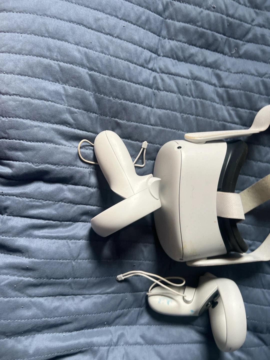Meta Quest 2 VR Headset with Controllers - photo 2