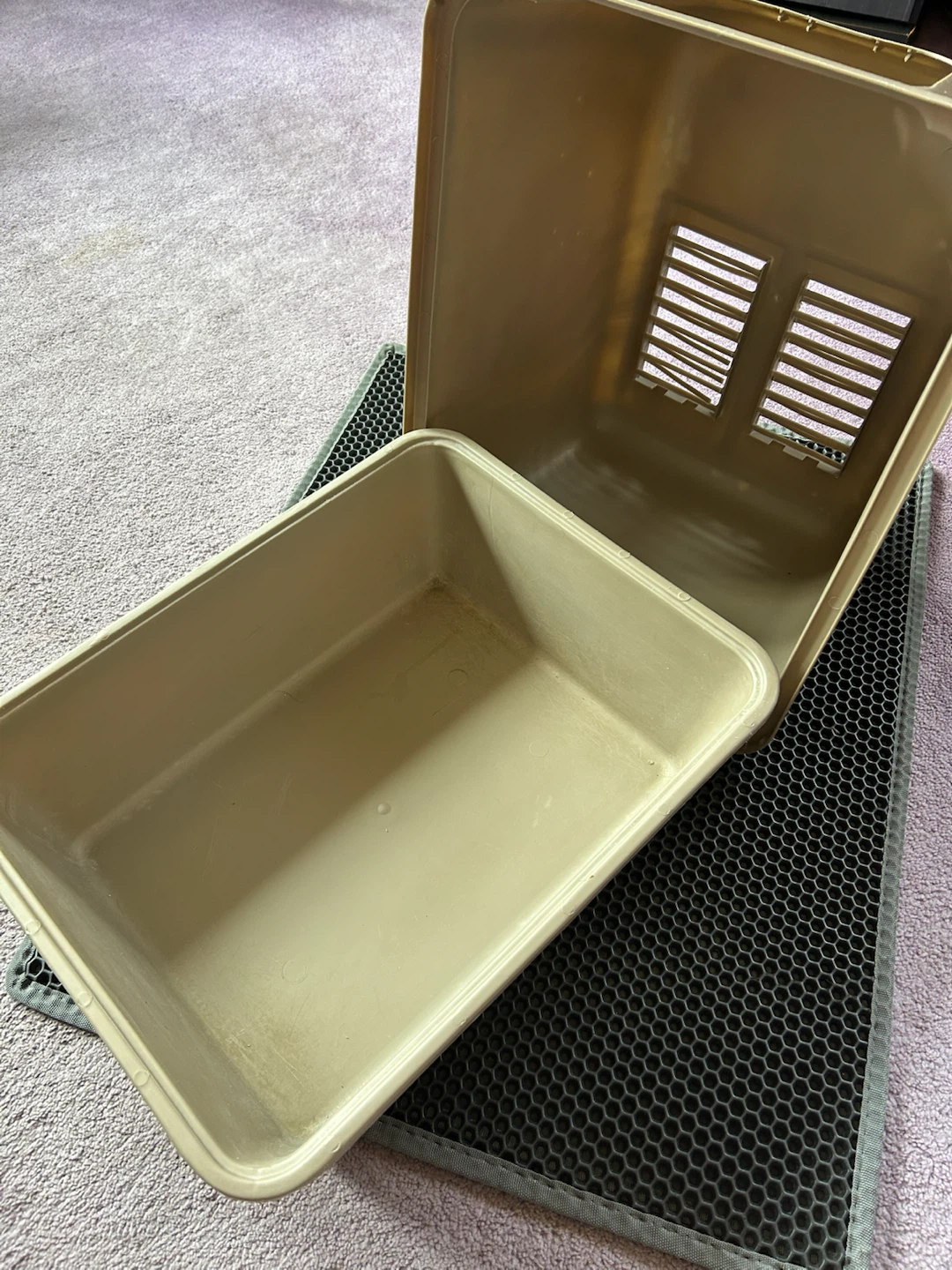 Covered Cat Litter Box with Mat - photo 2