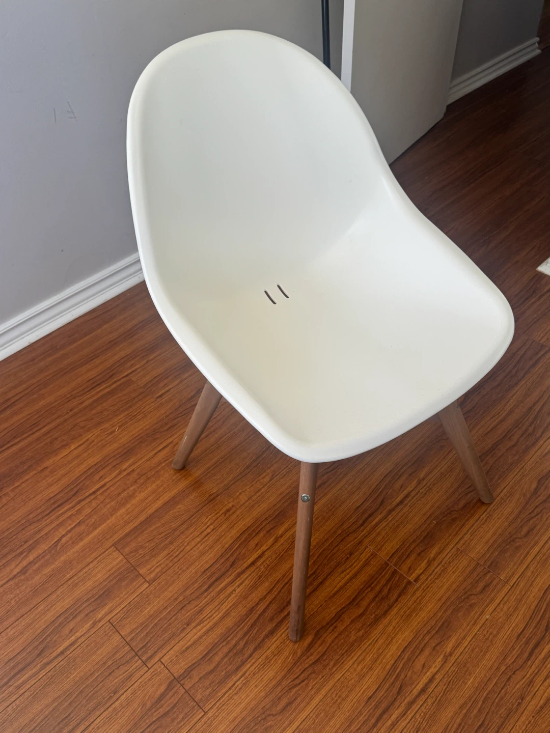 IKEA White Modern Accent Chair with Wooden Legs very comfortable